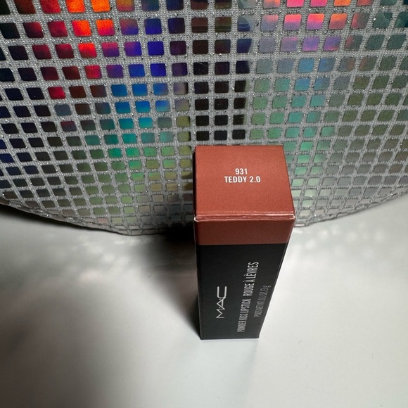 Mac Cosmetics Powder Kiss Lipstick in Teddy 2.0 New - Picture 7 of 7
